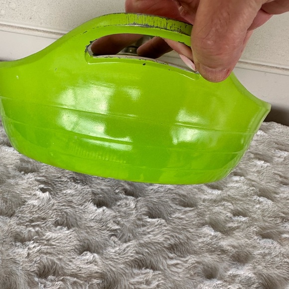 Crofton vintage Vibrant Lime Green Cast Iron Dutch Oven - Picture 8 of 11